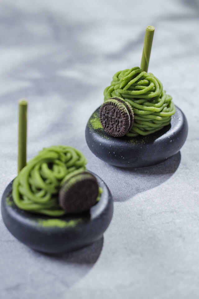 「抹茶のモンブラン オレオ添え」＜期間：2026年5月1日〜6月30日＞【上質な抹茶の魅力を楽しめる“抹茶デザート約20種類”が「ウェスティンホテル東京」の初夏のデザートブッフェに勢ぞろい！】