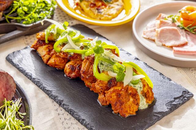 「タンドーリチキン　コリアンダーとミントのチャツネ」＜ランチ：大人 5,500円～＞【帰ってきた！カレービュッフェ&アニバーサリープレミアムメニュー】