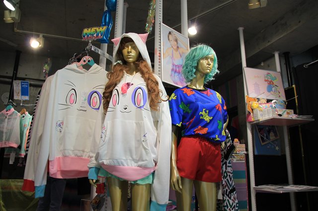 galaxxxy店内にもウルトラニャンパーカーが