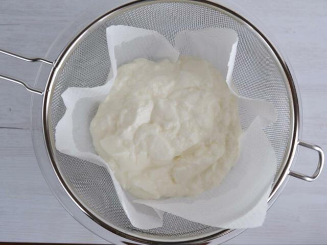 【スマッシュケーキの作り方】水切りヨーグルトを用意します