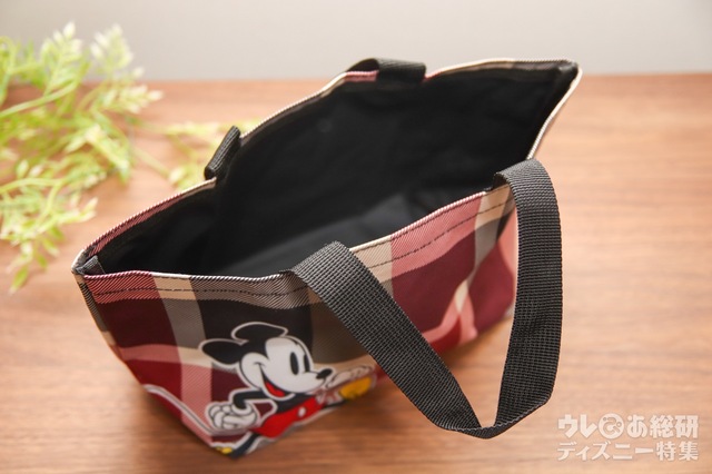 『sweet 2022年5月号』付録「BLUE LABEL CRESTBRIDGE ミッキー＆ミニーデザイン保温保冷ポーチつきトートバッグ」