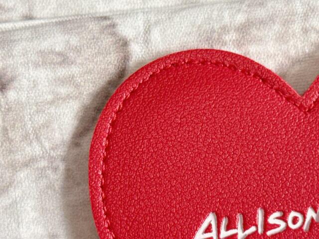 素材はPVC合皮。シボ感のある高級感たっぷりなレザー調の生地