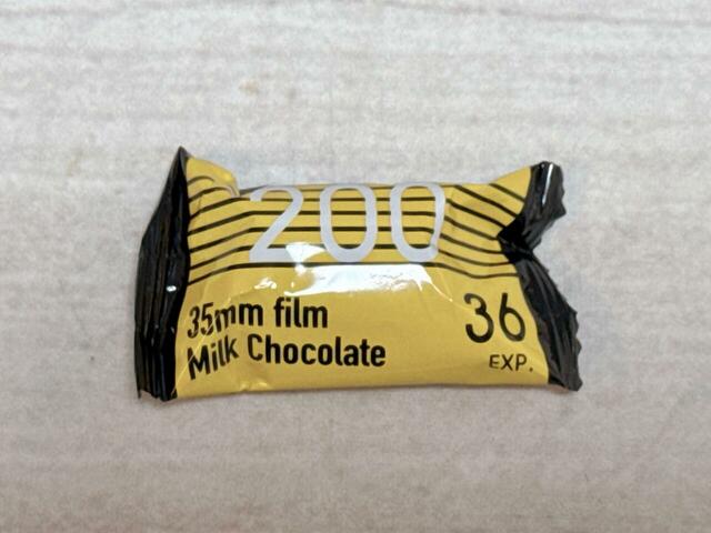 1つの缶の中に1個のチョコレート入り