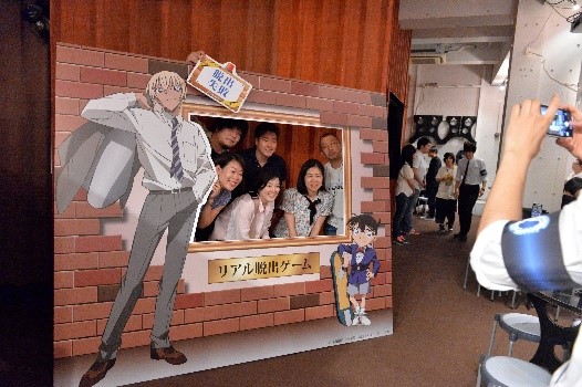 「紺青の美術館からの脱出」