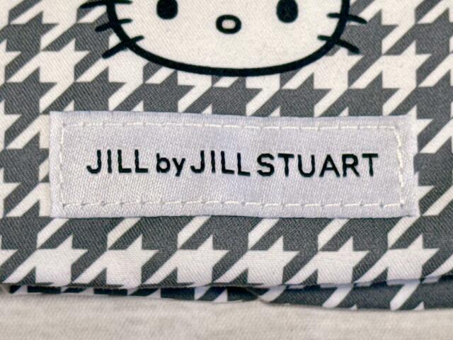 お顔の下には「JILL by JILL STUART」の織りタグ付きという、細かなディテールまでうれしい仕上がり♪
