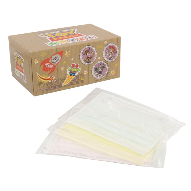 マスク 1,800円|サイズ:(マスクサイズ)約90(最大140)×約145mm、セット内容:3色×各10枚(個別包装)計30枚|販売店舗:東京ディズニーリゾート・トイ・ストーリーホテル内ディズニーショップ「ギフト・プラネット」