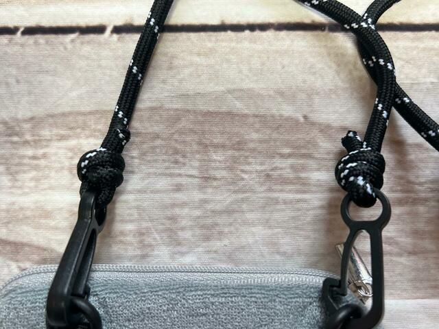 結び目で長さ調整可能なショルダーストラップ