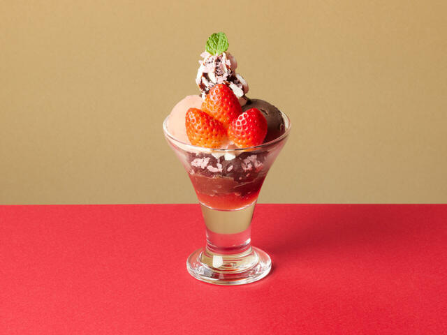 ココス「いちごとチョコのミニパフェ（539円）」
