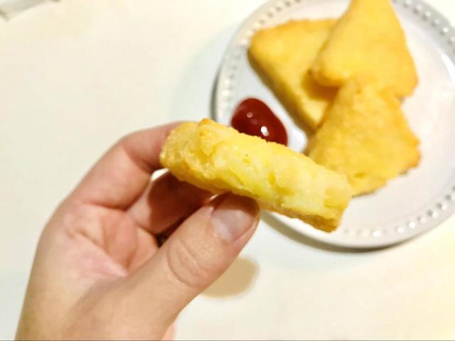 中にはチーズがたっぷり！