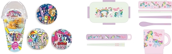 MY LITTLE PONYポップコーン ￥600（税抜）　ふわっと弁当箱 ￥1,450（税抜）　音の鳴らないコンビセット ハシ18㎝ ￥950（税抜）　食洗器対応スライド式ハシ箱セット（18㎝） ￥700（税抜）　スタッキングカップ ￥580（税抜）　