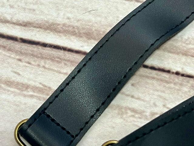 リッチなスムースレザー調の生地