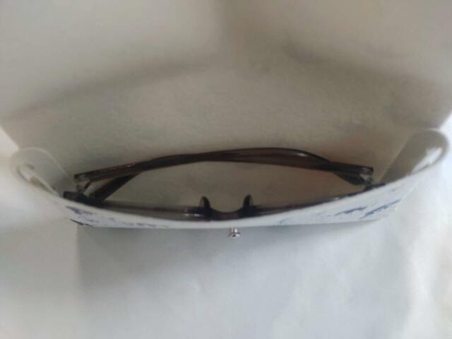 サングラスを入れた様子