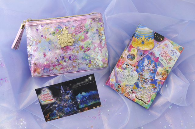 ノート 1,500円、ポストカード 380円、ポーチ 2,200円｜東京ディズニーリゾート35周年“Happiest Celebration!”グランドフィナーレ｜東京ディズニーランド