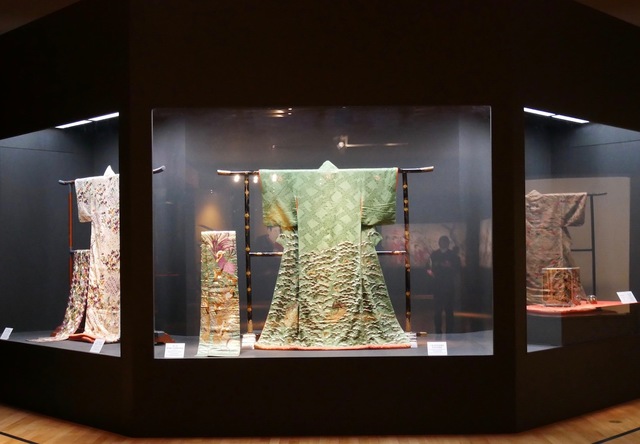 小袖　萌黄紋縮緬地雪持竹雀模様　天璋院篤姫所用　江戸時代・19世紀　東京　徳川記念財団