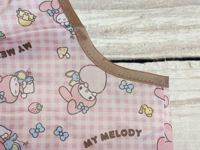 【しまむら ショッピングバッグ（マイメロディ）】バッグの持ち手から開口部にかけては、ベージュカラーのパイピングが施されており、大人かわいいポイントに！