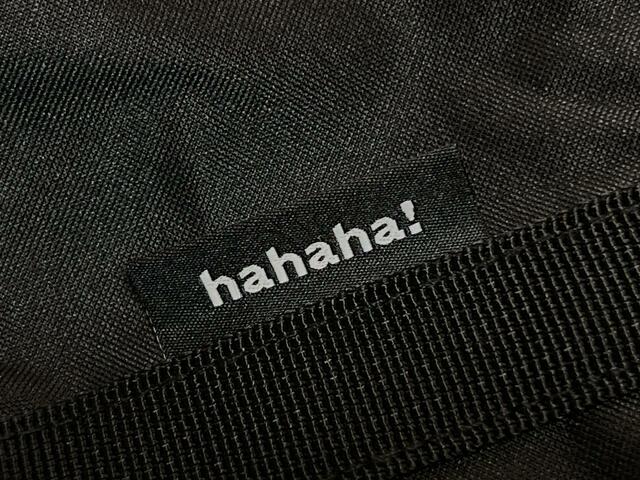 「hahaha！」のロゴタグがキュート！