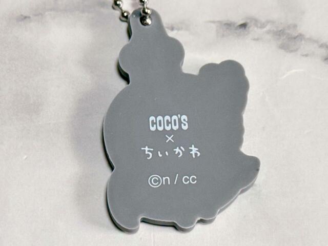 背面には「COCO'S×ちいかわ」のロゴ入り