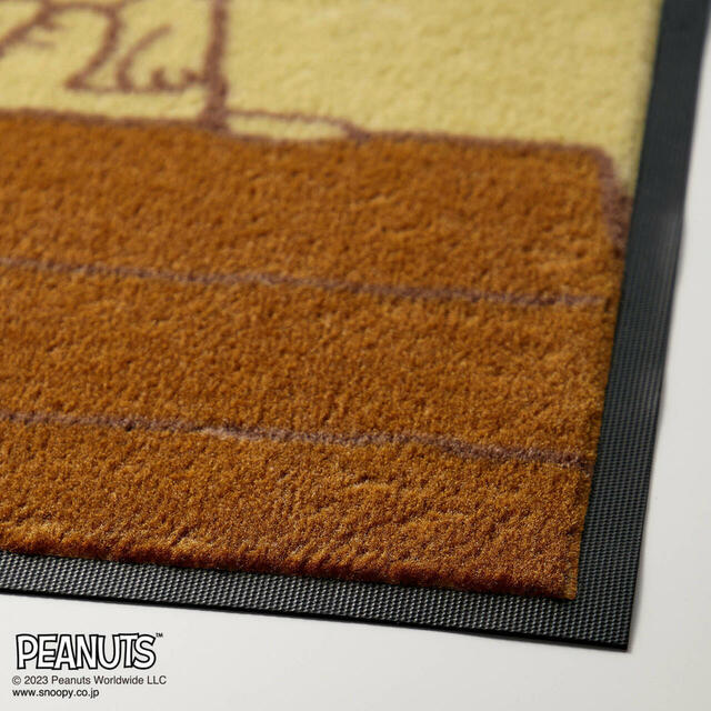 【ベルメゾン】泥落とし屋外玄関マット「スヌーピー」｜￥3,990～5,990 （税込）　© 2024 Peanuts Worldwide LLC