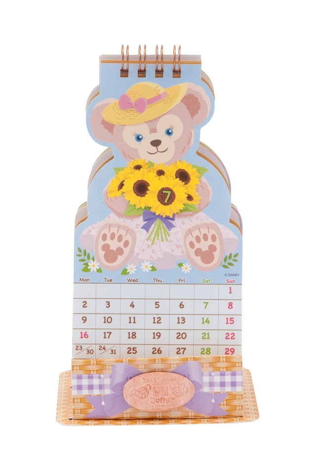 カレンダー（卓上タイプ）｜¥1,500（2017年8月10日発売）販売店舗／東京ディズニーシー「マクダックス・デパートメントストア」※オリジナルスーベニアメダル付き