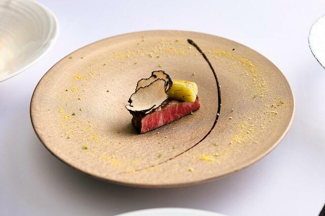 「メイン肉～牛ヒレ肉グリル ヴィンコットソース 焼き茄子とサマートリュフ～」【ホテルヴィラフォンテーヌから夏メニューが登場】