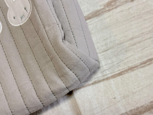 淡いグレーでやわらかい印象♪