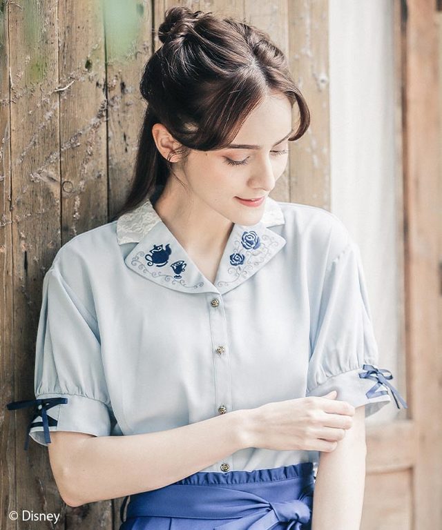 【美女と野獣】刺繍ブラウス サックス ￥6,490(税込)