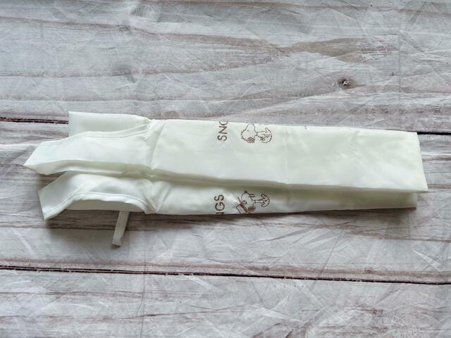 畳み方は、まず両サイドを3等分に折りたたみます