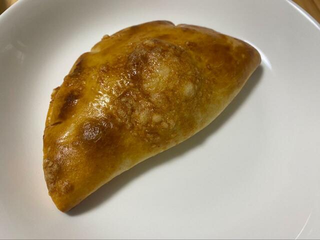 【紀ノ国屋 カレー・ミート・チーズパンセット（冷凍）】解凍直後は表面がやわらかい状態です