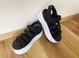 【NIKE　ICON CLASSIC】カラーは5展開。写真は「ブラック/ホワイト/ホワイト」です。部分ごとに色が異なります