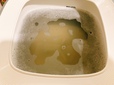 【3COINS 折りたたみミニ洗濯機】10分洗濯した後。水も茶色く濁ってきました