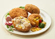 【高島屋限定品】【店内厨房調理】 ［マルヒロ太田食品］（函館市）  右：北海道産コーンとごろごろ野菜コロッケ（1個）　324円＜各日200点限り＞  左：北海道産ホタテとコーンのクリームコロッケ（1個） 432円＜各日200点限り＞【国内最大級の＜大北海道展＞開催】