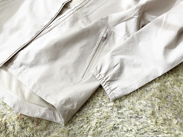 【ワークマン シアサッカーレインジャケット】カラーはベージュ、オレンジ、カーキ、ネイビーがあります