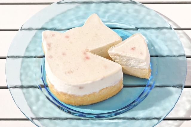 【ねこねこ　いちごのサマーチーズケーキ】猫の形がとってもキュート♪
