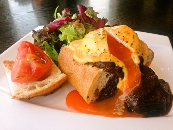 小麦粉不使用の「THE GATE Curry」とポーチドエッグの新しい美味しさ