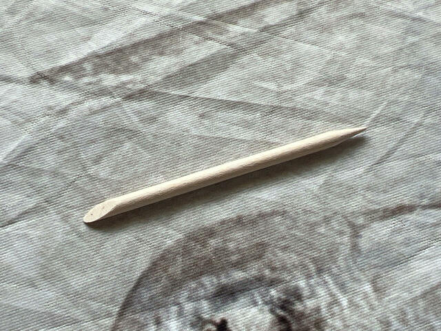 はみ出したネイルの修正に使います