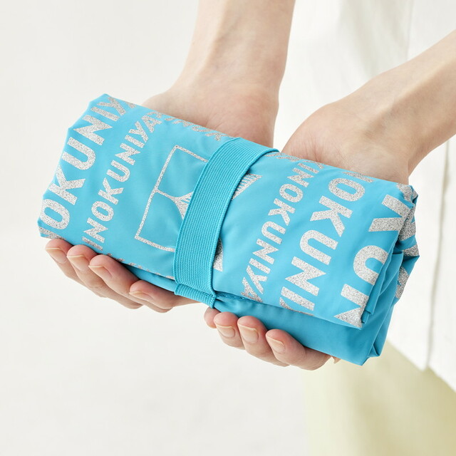 【紀ノ国屋 まとまる保冷バッグ　ラグーン】付属のゴムバンドでパパッと丸めてコンパクトに♪