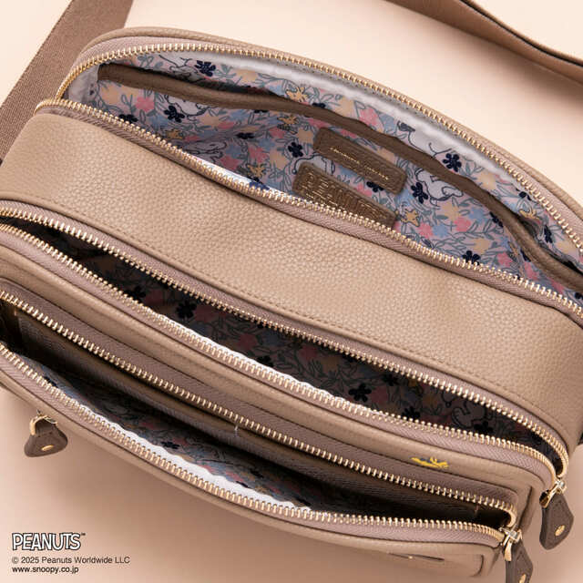 【サマンサタバサ「スヌーピー」コレクション】ポケットもたくさんついていて、スッキリ収納できます