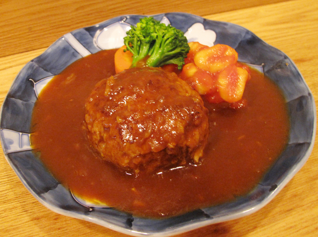 『シェフ渡辺のやわらかハンバーグ 自家製デミグラスソースで』