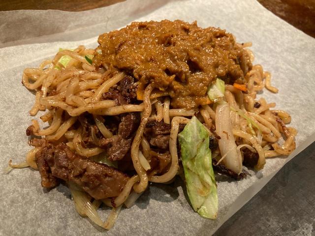 牛すじカレー焼きそば専門店やいやい