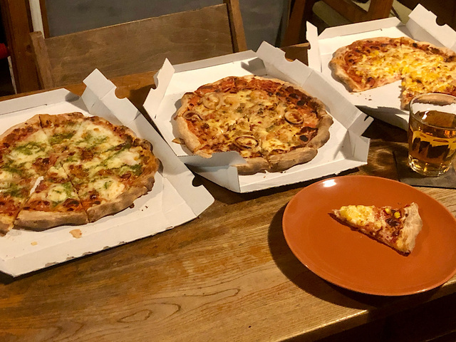 【ガスト】2、3人で食べるのにちょうどいい量でした。コスパ最高のガストピザパーティ、ぜひやってみてください♪