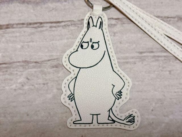 珍しく怒っているムーミン。ポージングもキュートです!