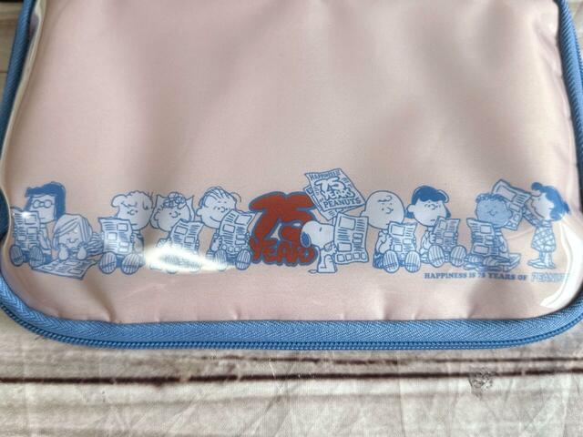 ピーナッツの仲間が勢揃いイラストプリント入り！