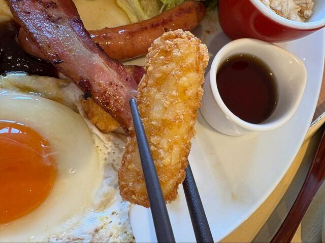 【ココスモーニング キャラメリゼバナナワッフル】朝の程よい塩味のポテト！幸せが、ひと皿にぎゅっと詰まってる！