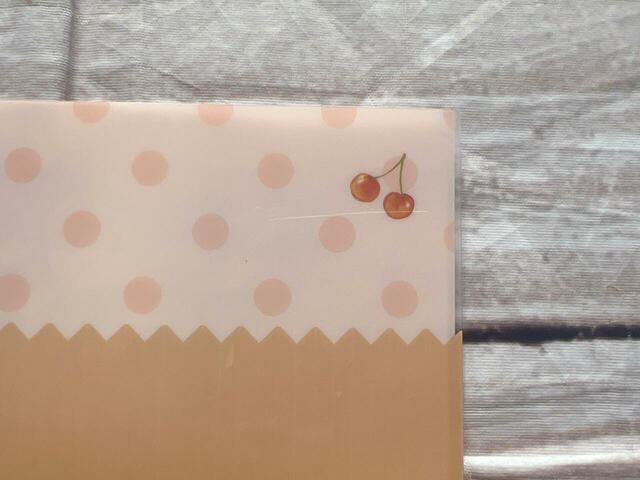 上部はかわいいドット柄。さくらんぼのイラストもかわいいです!