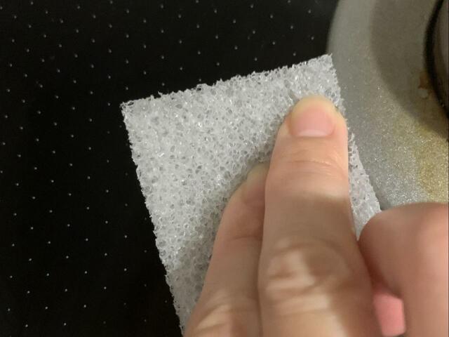 【ニトリ毎日とりかえキッチンスポンジ】ガスコンロの段差もフィット