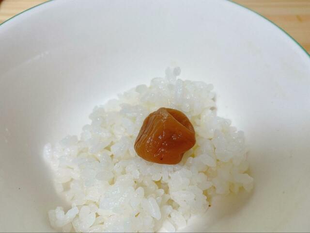 【紀ノ国屋 白干小梅 塩分約18％】和歌山県産の小梅を樽中で丁寧に熟成