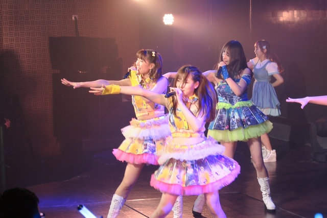 ユニット曲「ごめんねジュエル」では、一期生のシャオアイ、マオマオ、二期生のルオルオなどのメンバーと