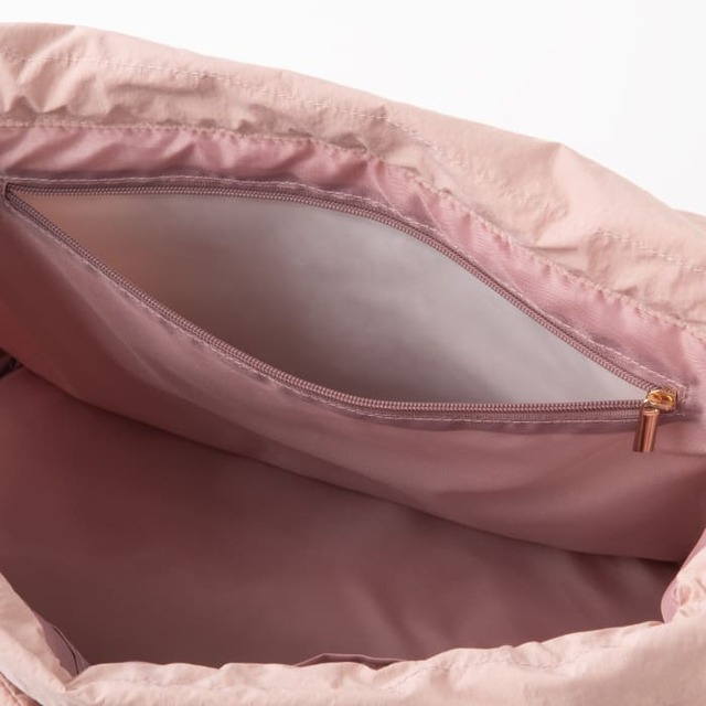 【Francfranc】濡れたものを安心して収納できる防水ポケット