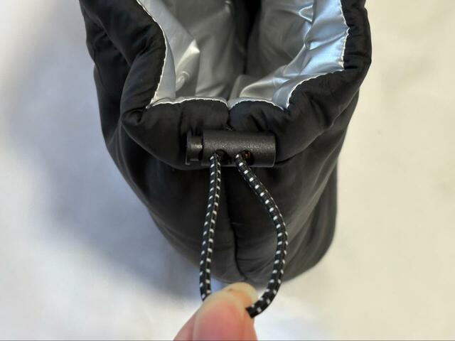 【ミズノ ルームブーツ】ドローコード付きで脱げにくい工夫もされています