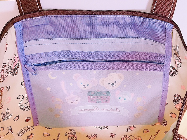 このポケットにバッグ本体が収納されます